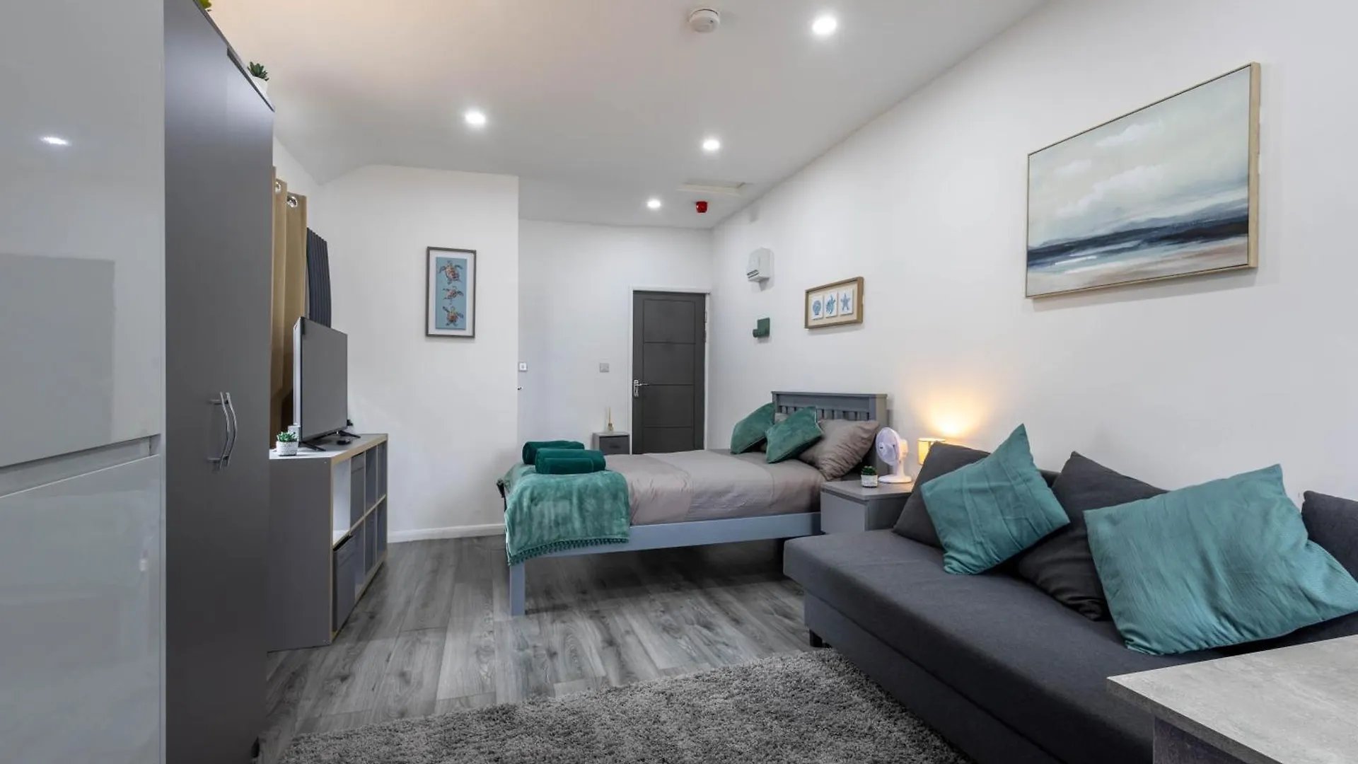 Spacious Studio Apartment In Cardiff City Centre