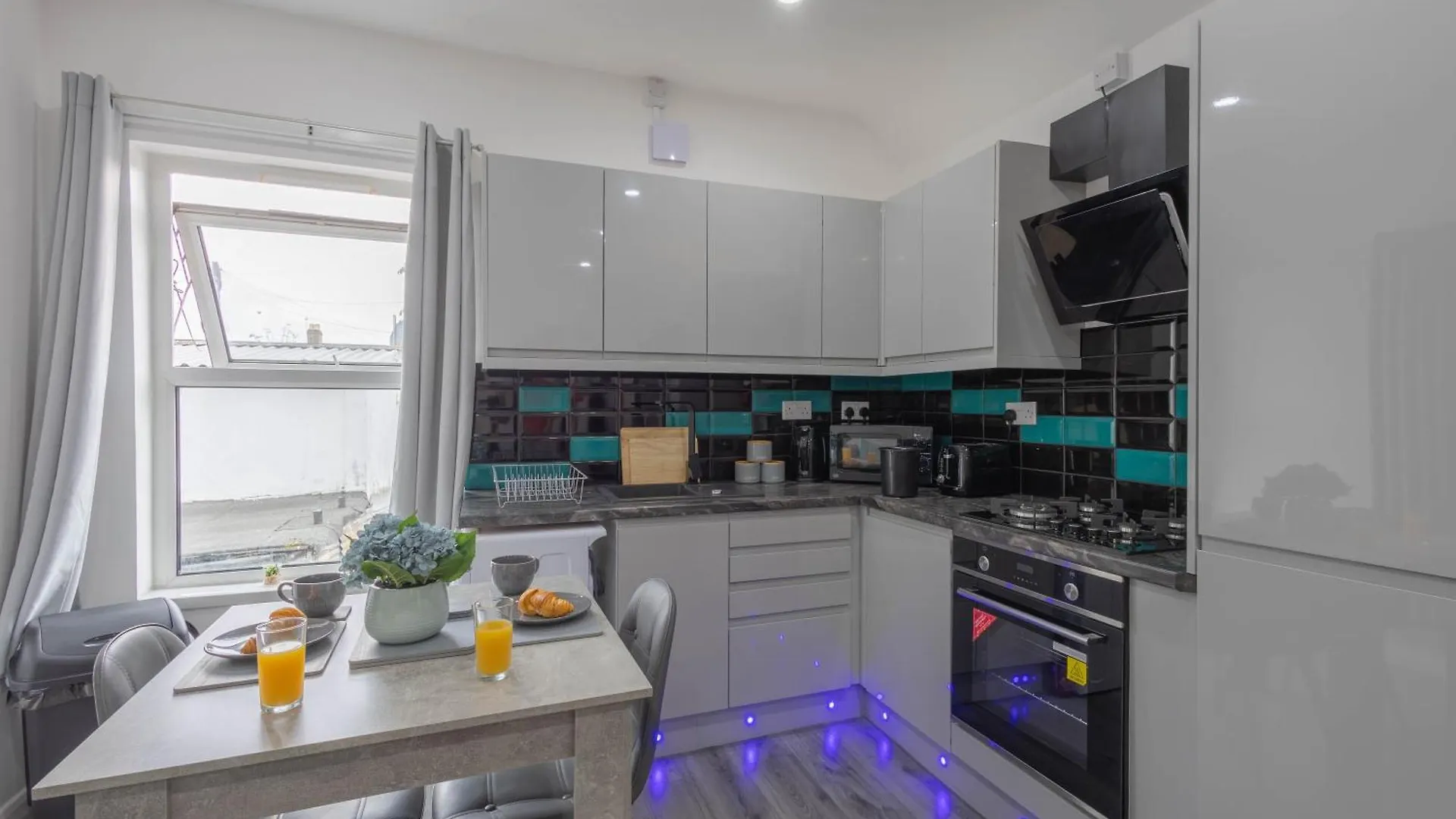 Spacious Studio Apartment In Cardiff City Centre