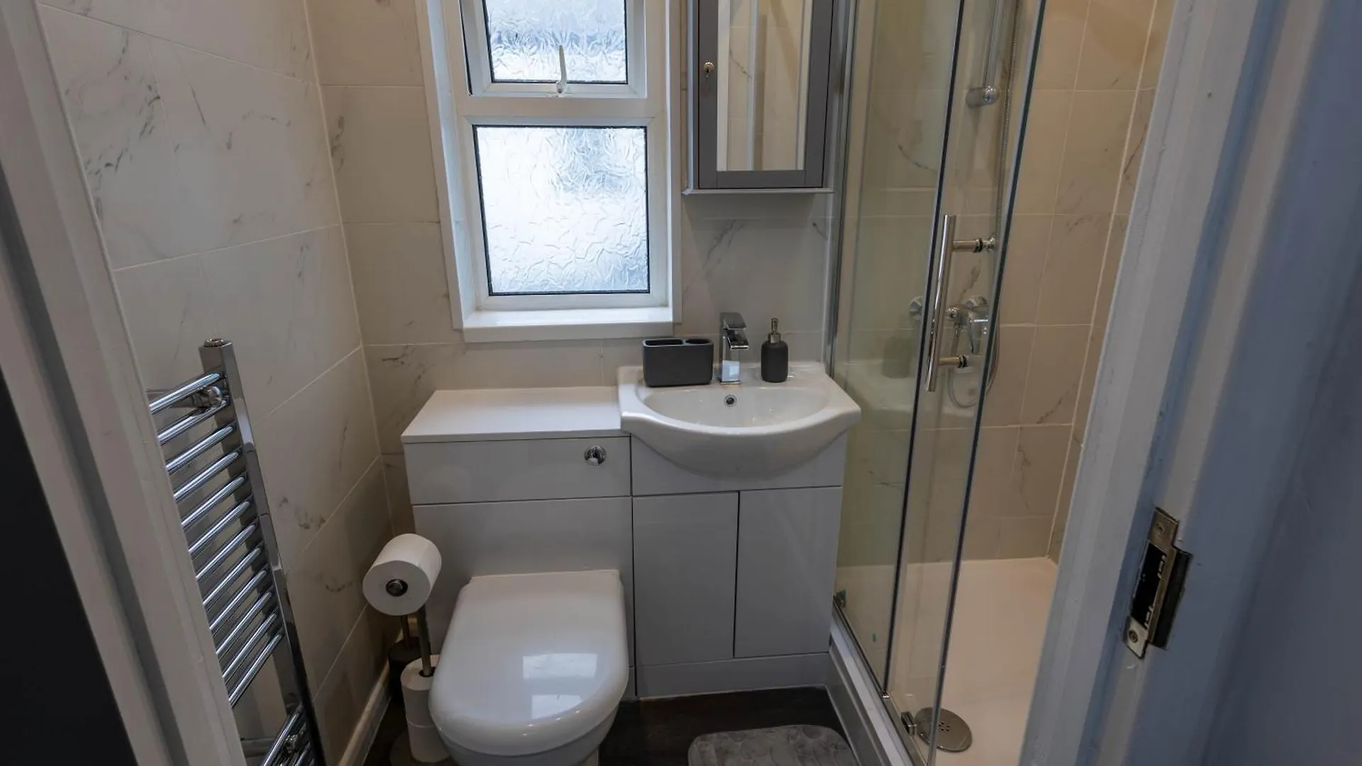 Spacious Studio Apartment In Cardiff City Centre