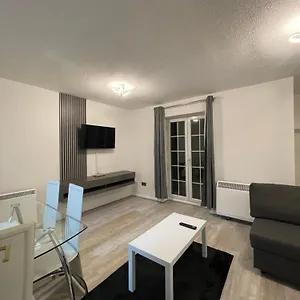  Apartment Bay With Parking