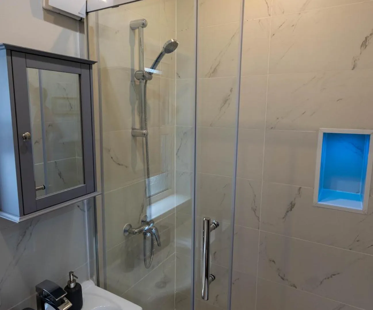 Spacious Studio Apartment In Cardiff City Centre