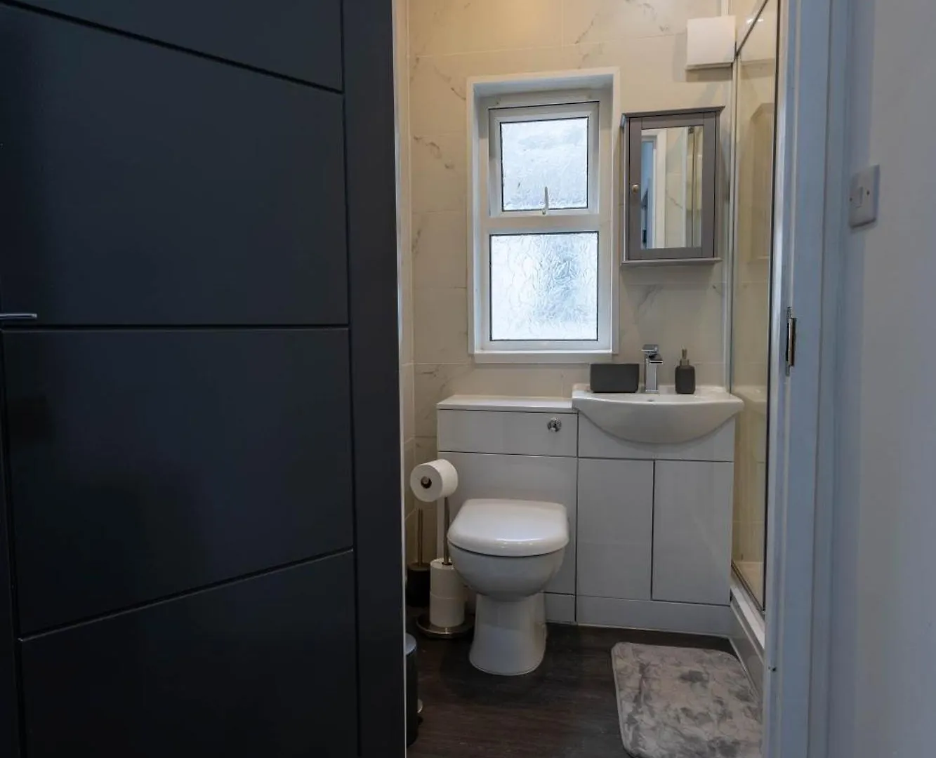 Spacious Studio Apartment In Cardiff City Centre 0*,
