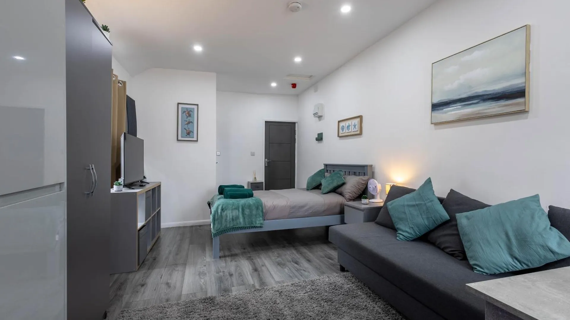 Spacious Studio Apartment In Cardiff City Centre